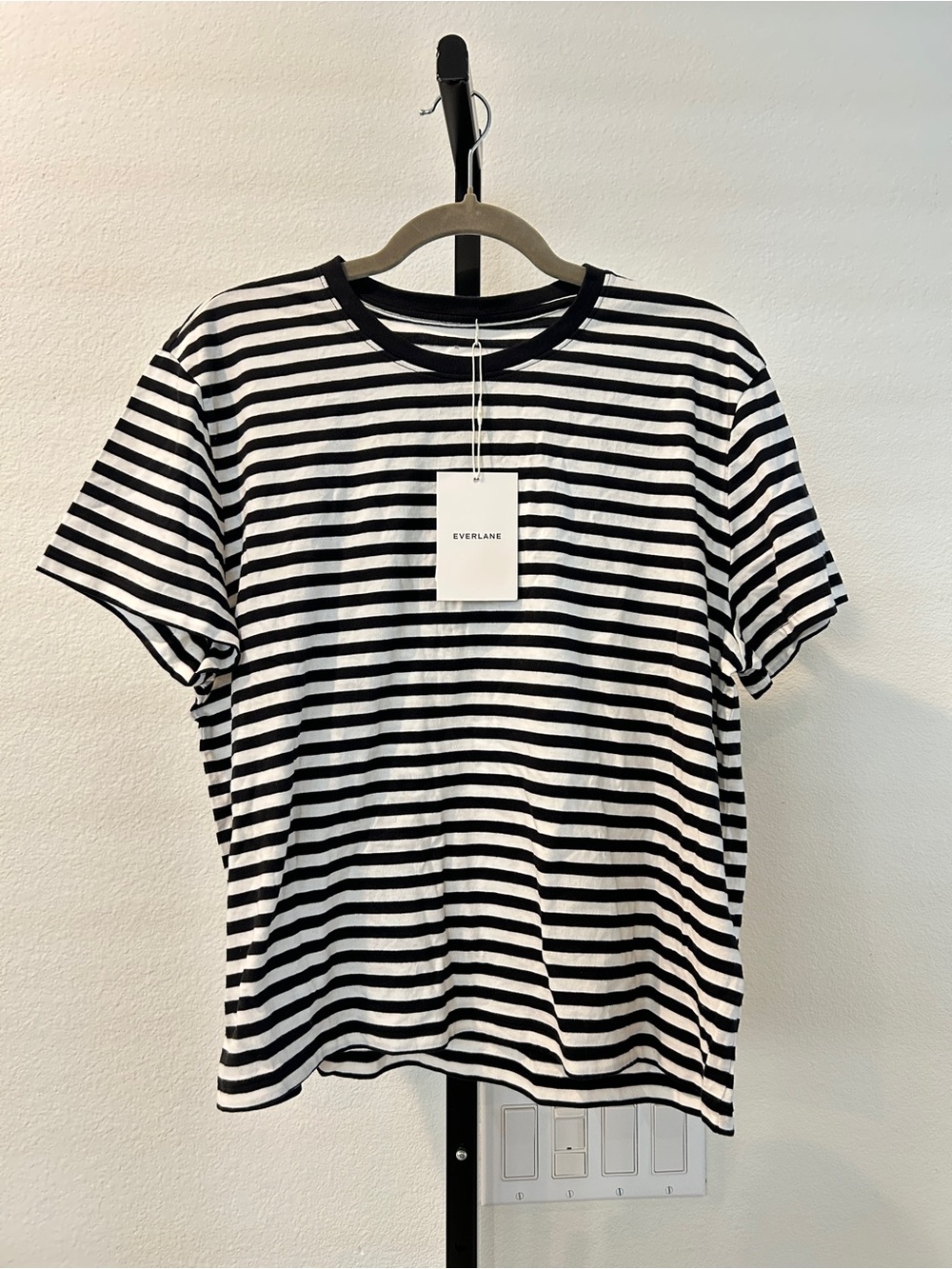 NWT Everlane The Organic Cotton Bux-Cut Tee Bone/Black, Size XL, $35 Retail